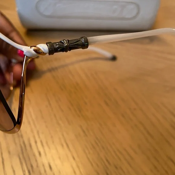 ❤️ Authentic Chrome Heart Sunglasses, White /Gold with Pearl White Arms - Picture 4 of 7